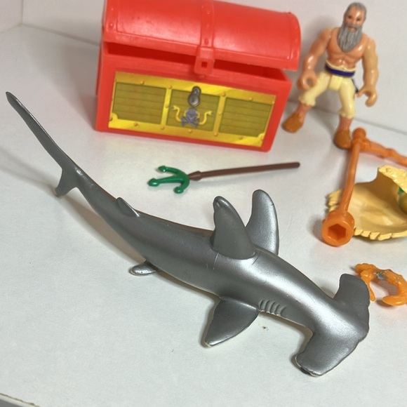 ISLAND MAN by Fisher-Price - Picture 6 of 9